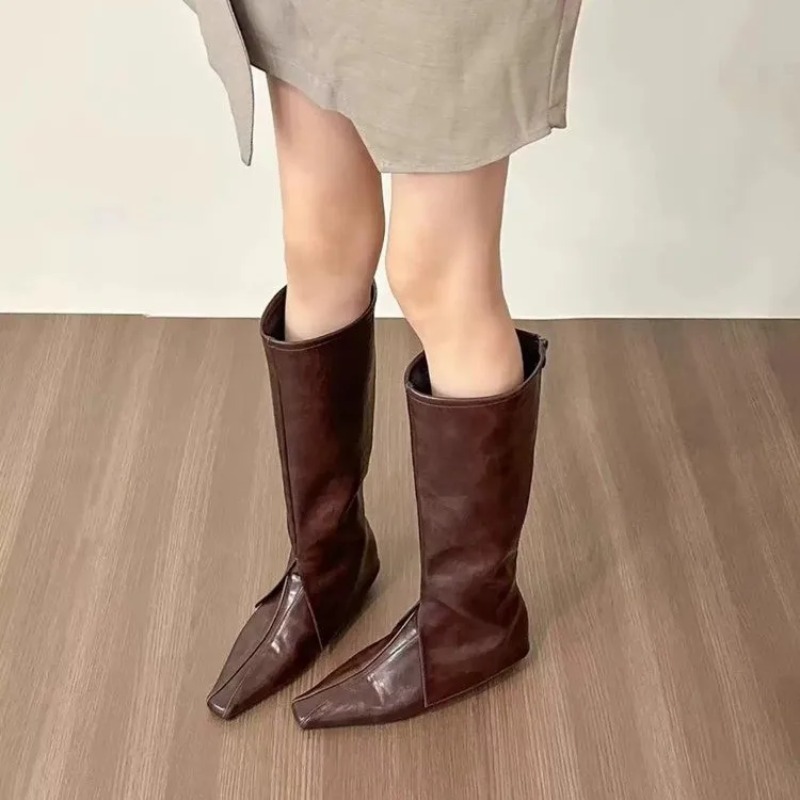 Botas de Salto Baixo com Bico  - Interior Designer avaliação e preço